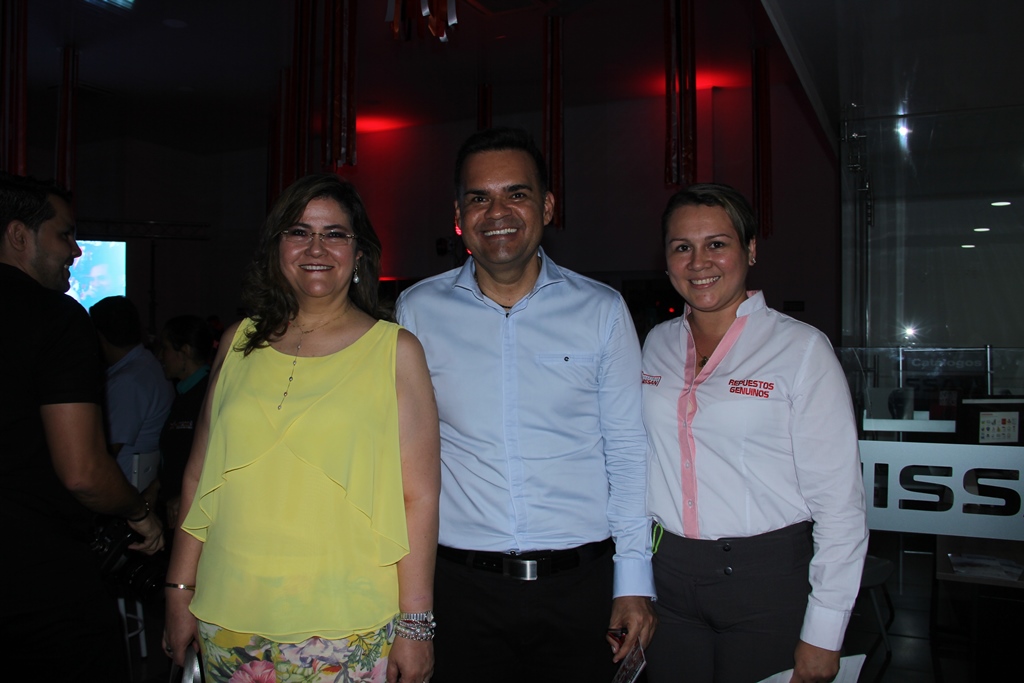 Paola Bonilla, Carlos Troncoso y Carolina  Medina.